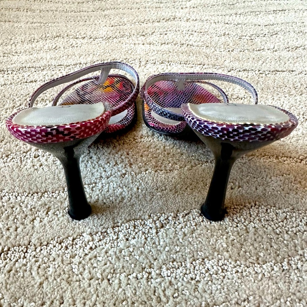 Bebe Leather Snake Print T Strap Slip On High Heel Sandal Y2K Purple Pink Sz 8.5 - Picture 4 of 16